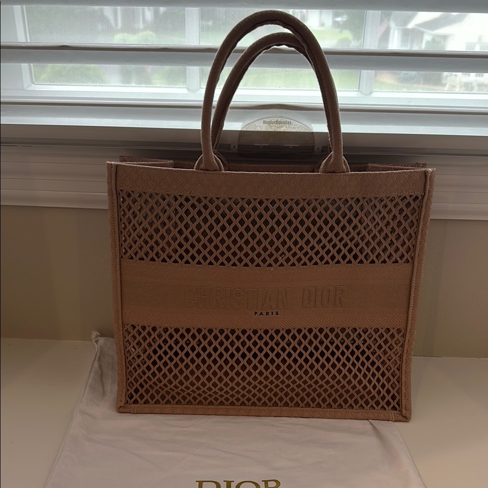 Mesh tote